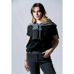V-NECK BASIC T-SHIRT